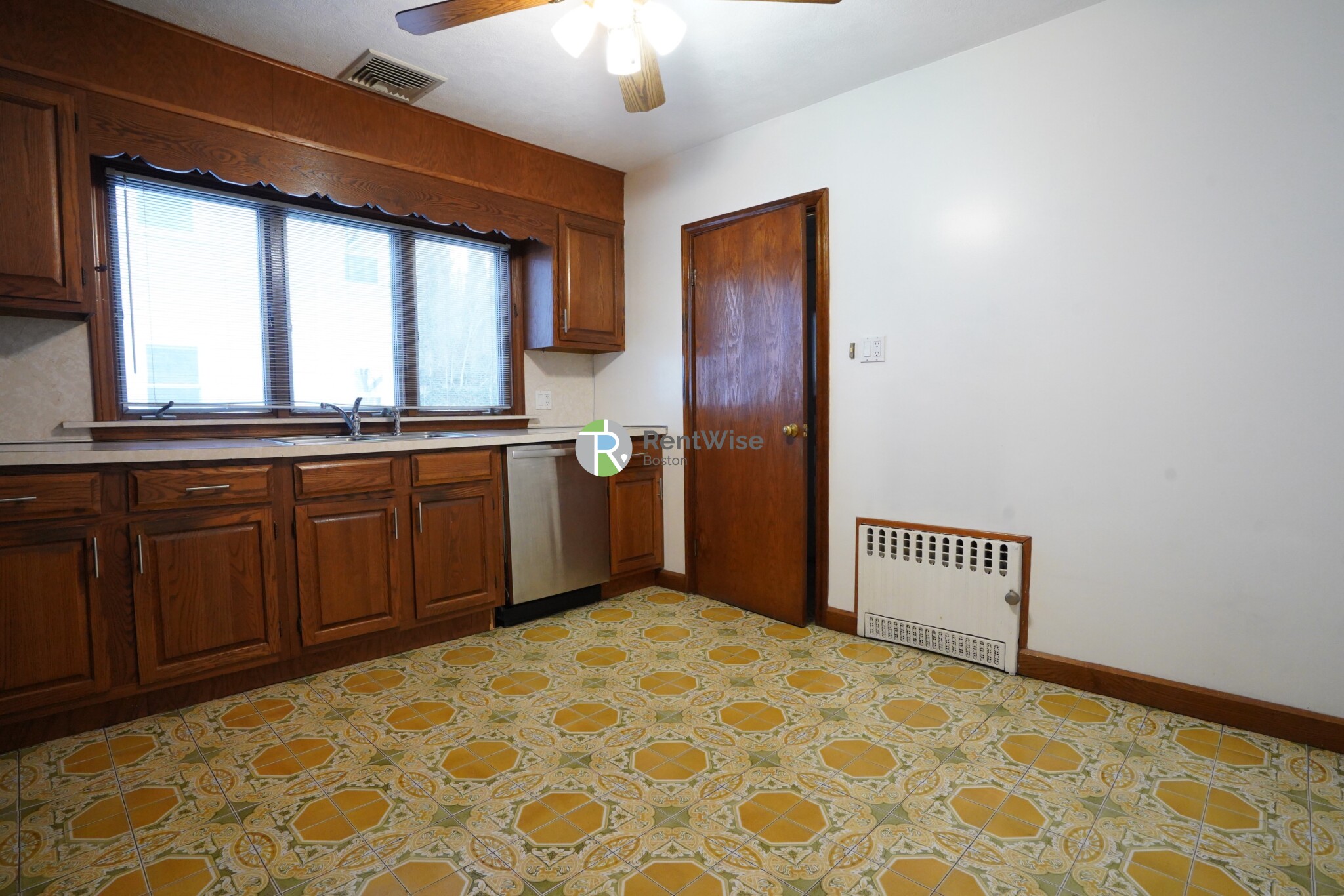 32 Dickinson Rd, Brighton