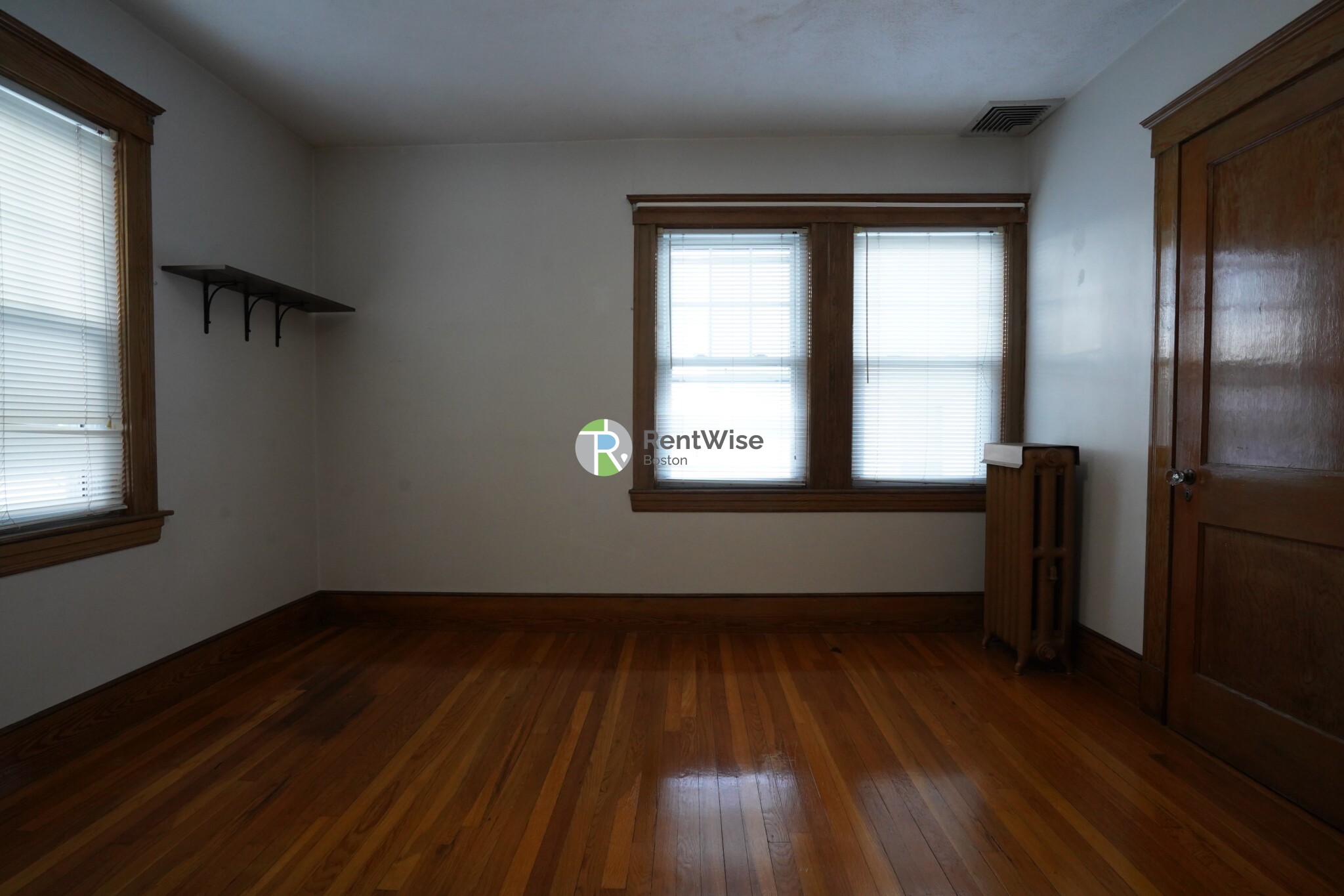 32 Dickinson Rd, Brighton