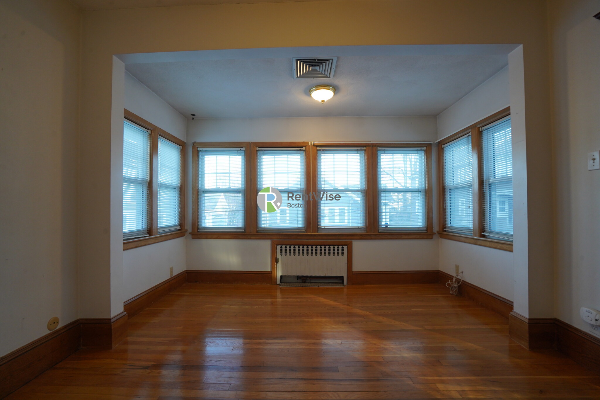 32 Dickinson Rd, Brighton