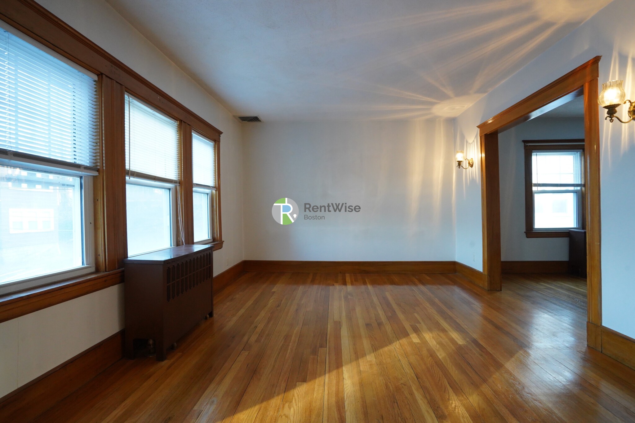 32 Dickinson Rd, Brighton