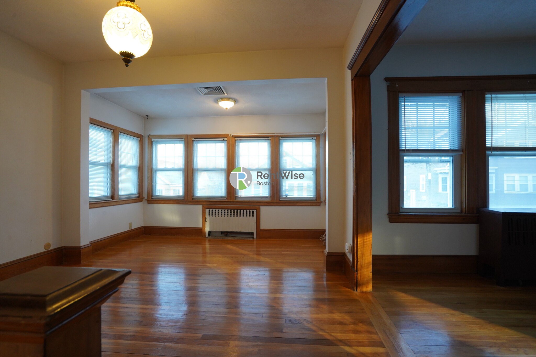 32 Dickinson Rd, Brighton