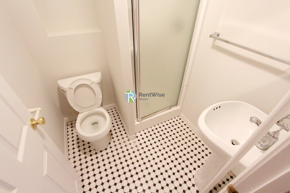 157 Cambridge St, East Cambridge