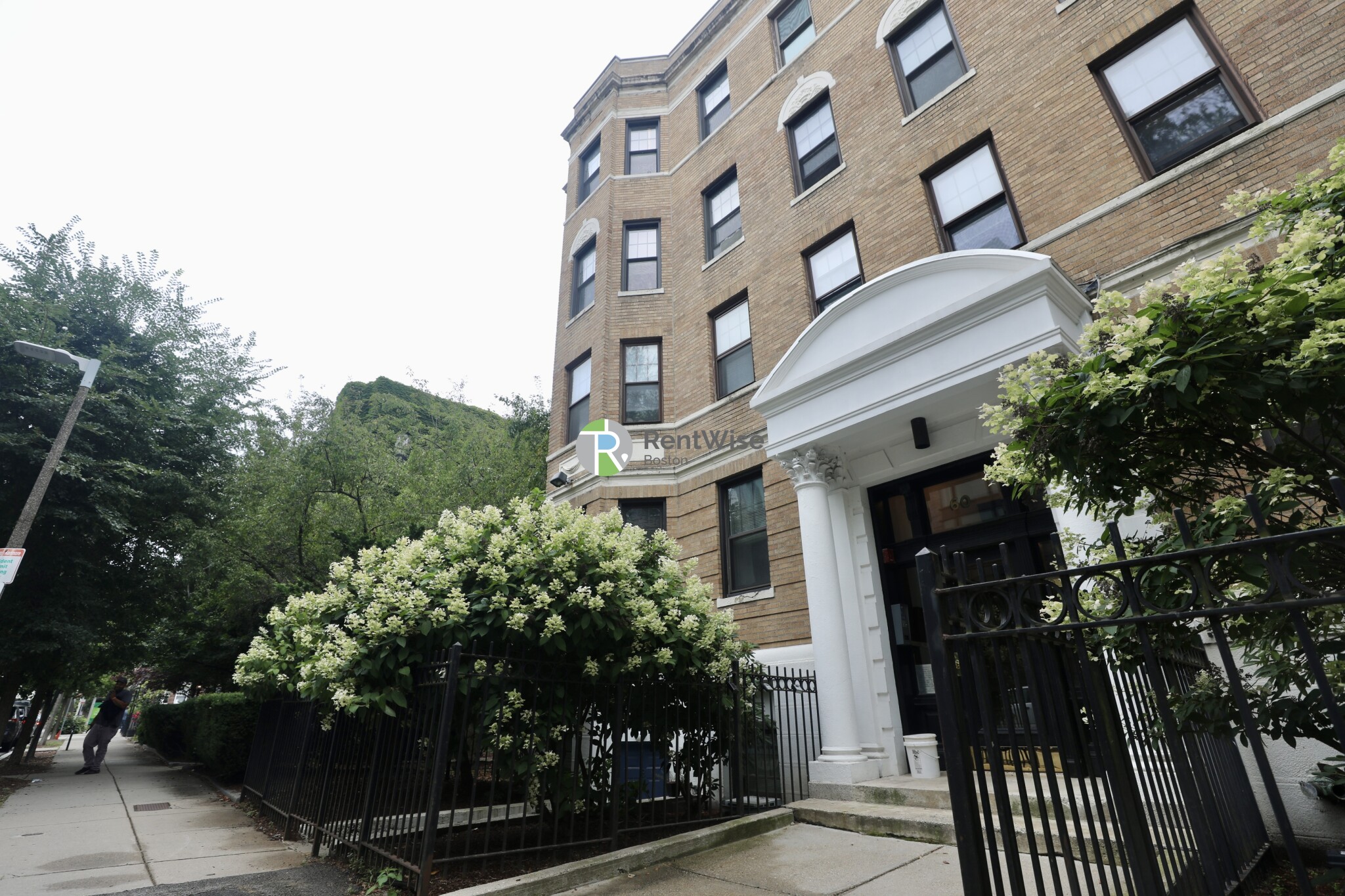 60 Queensberry St, Fenway