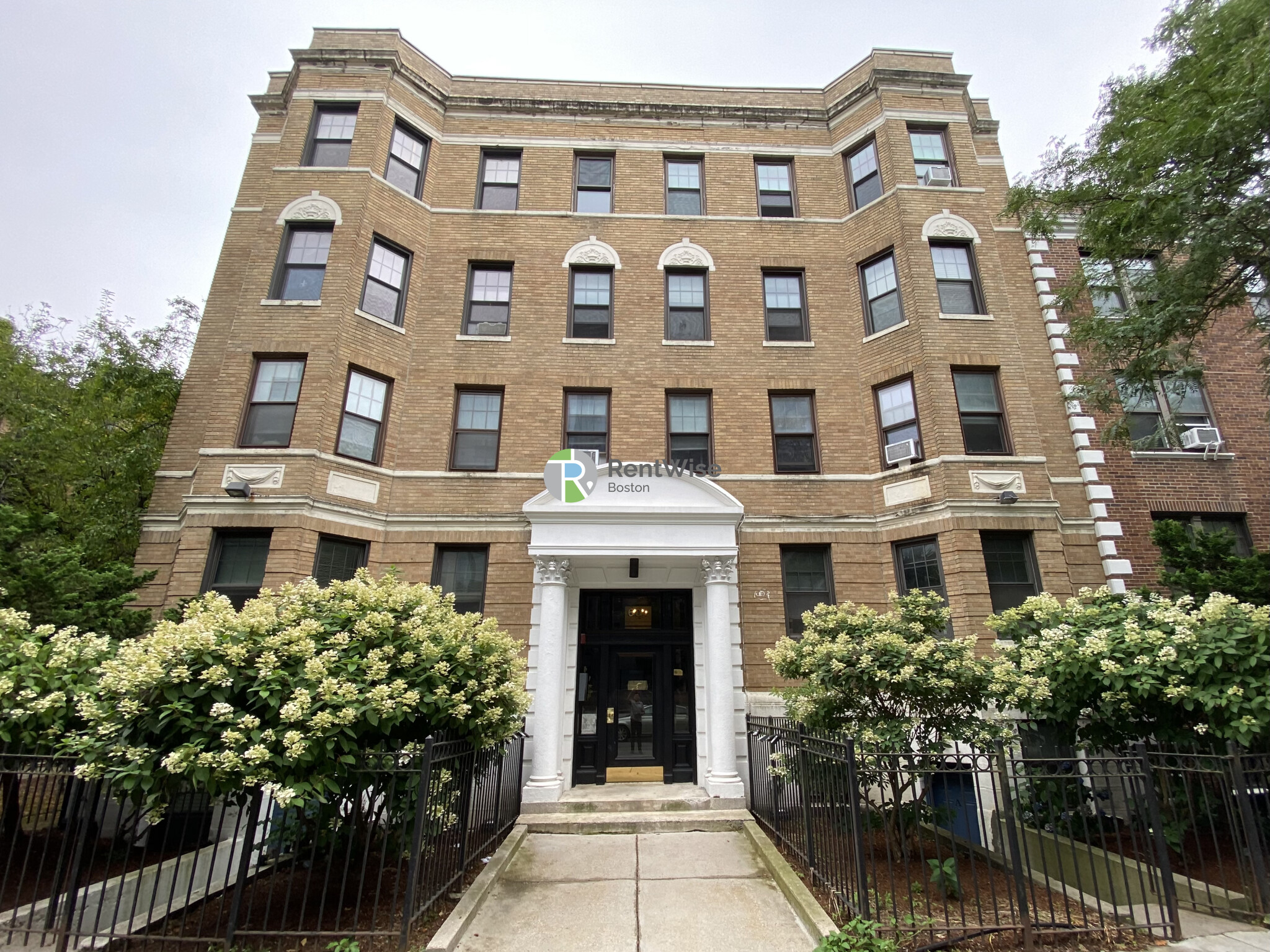 60 Queensberry St, Fenway