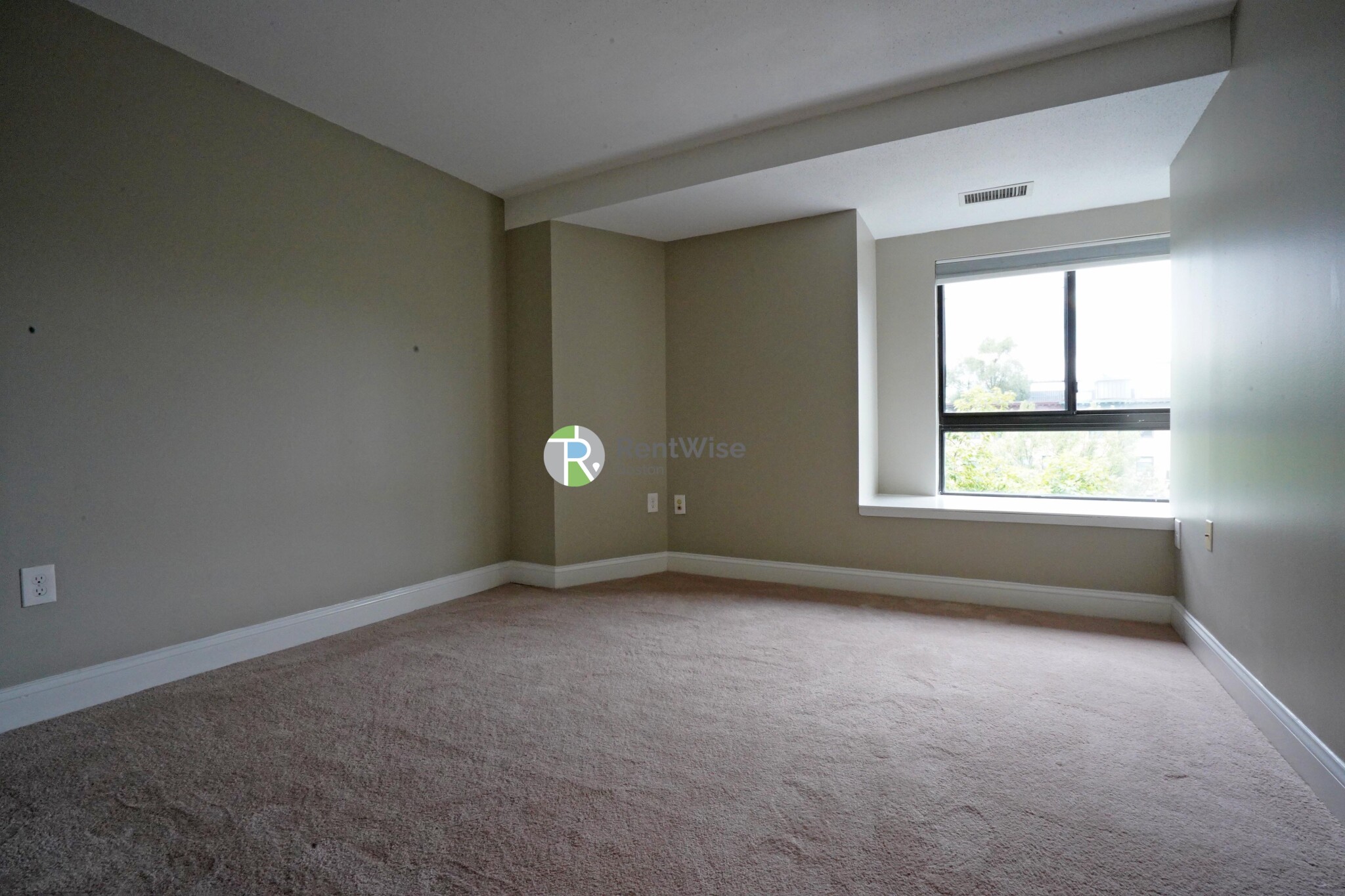 1111 Beacon St, Longwood