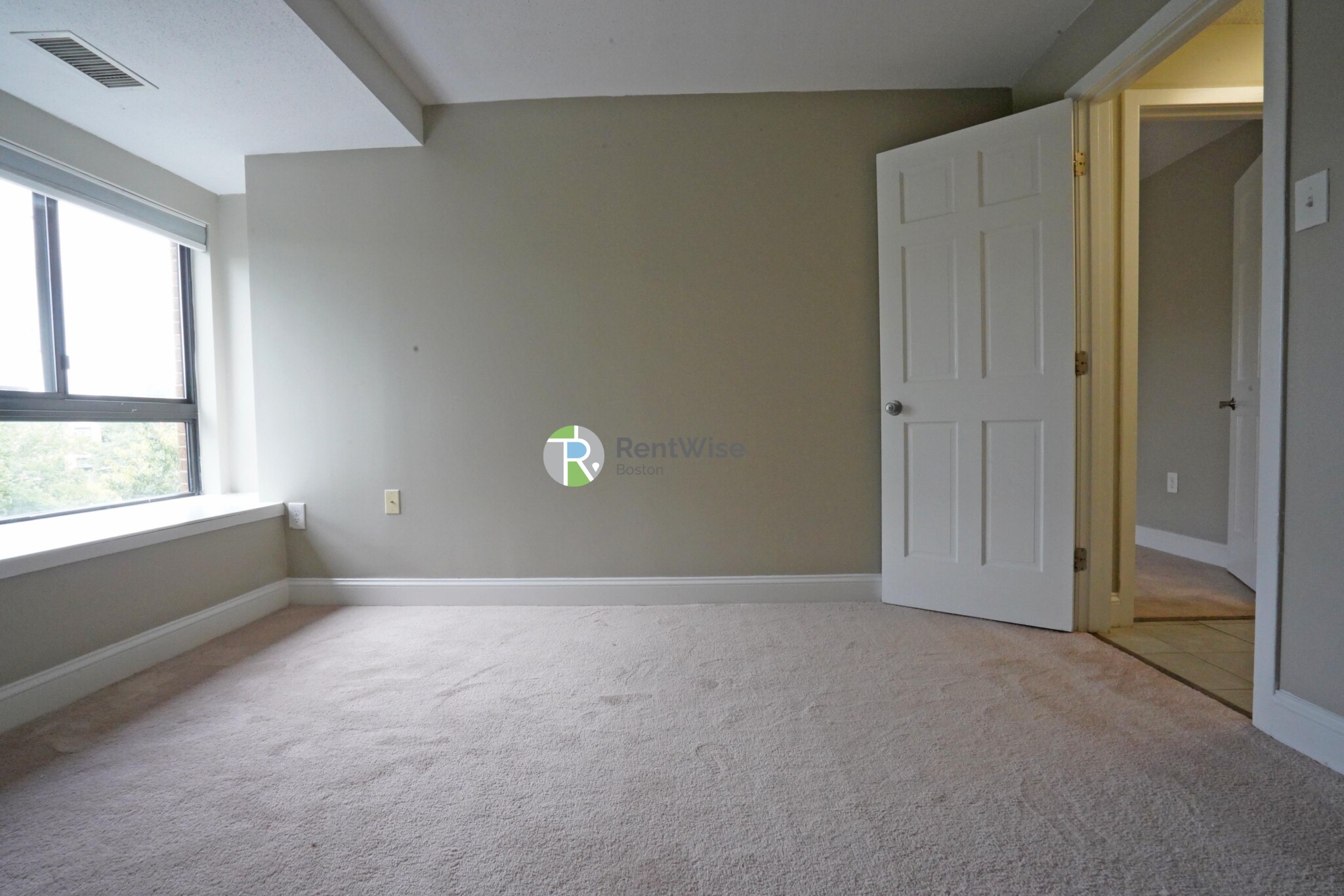 1111 Beacon St, Longwood