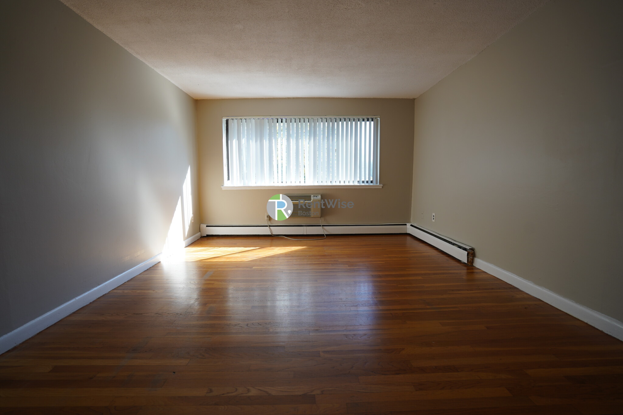 122 Dustin St. - 2,350USD / month