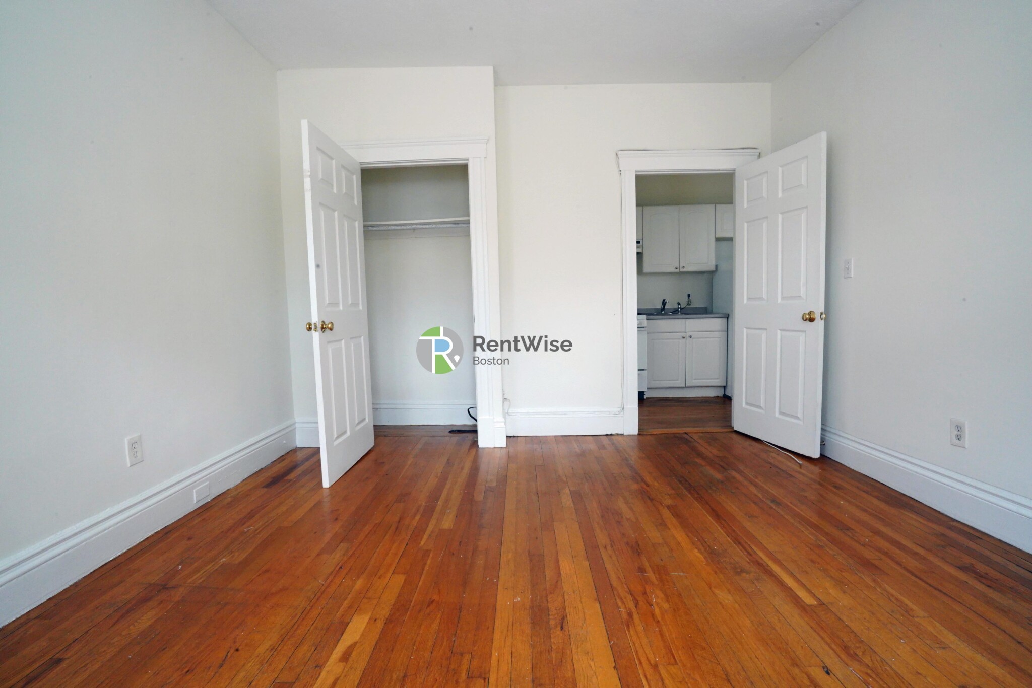 6 Camelot Ct. — Brighton