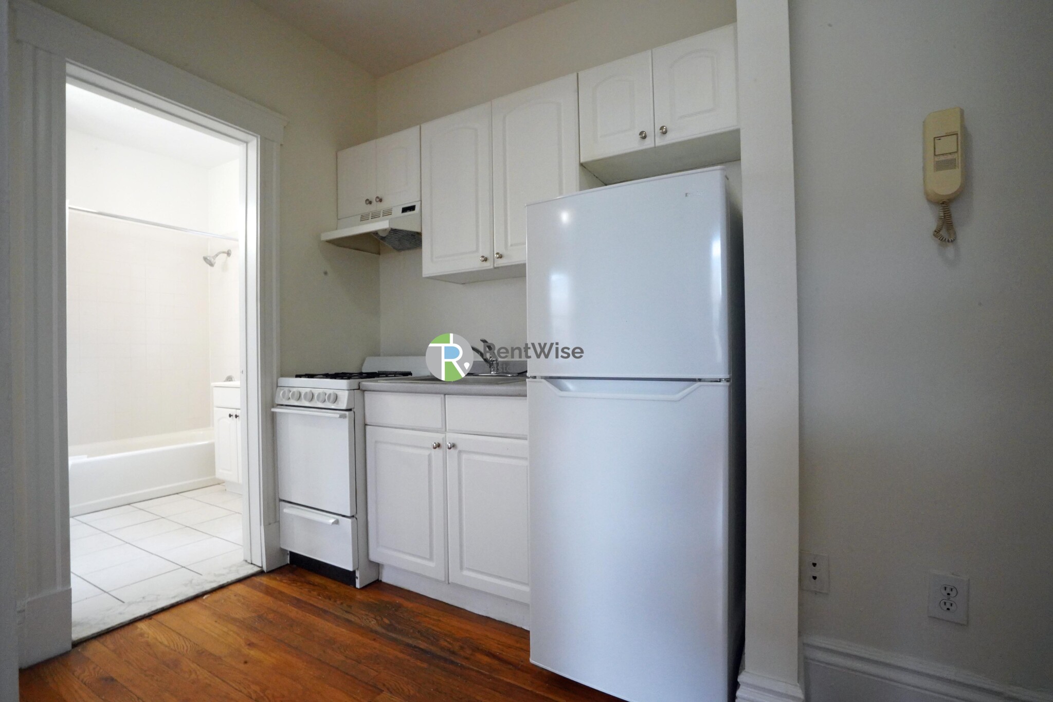 6 Camelot Ct. — Brighton