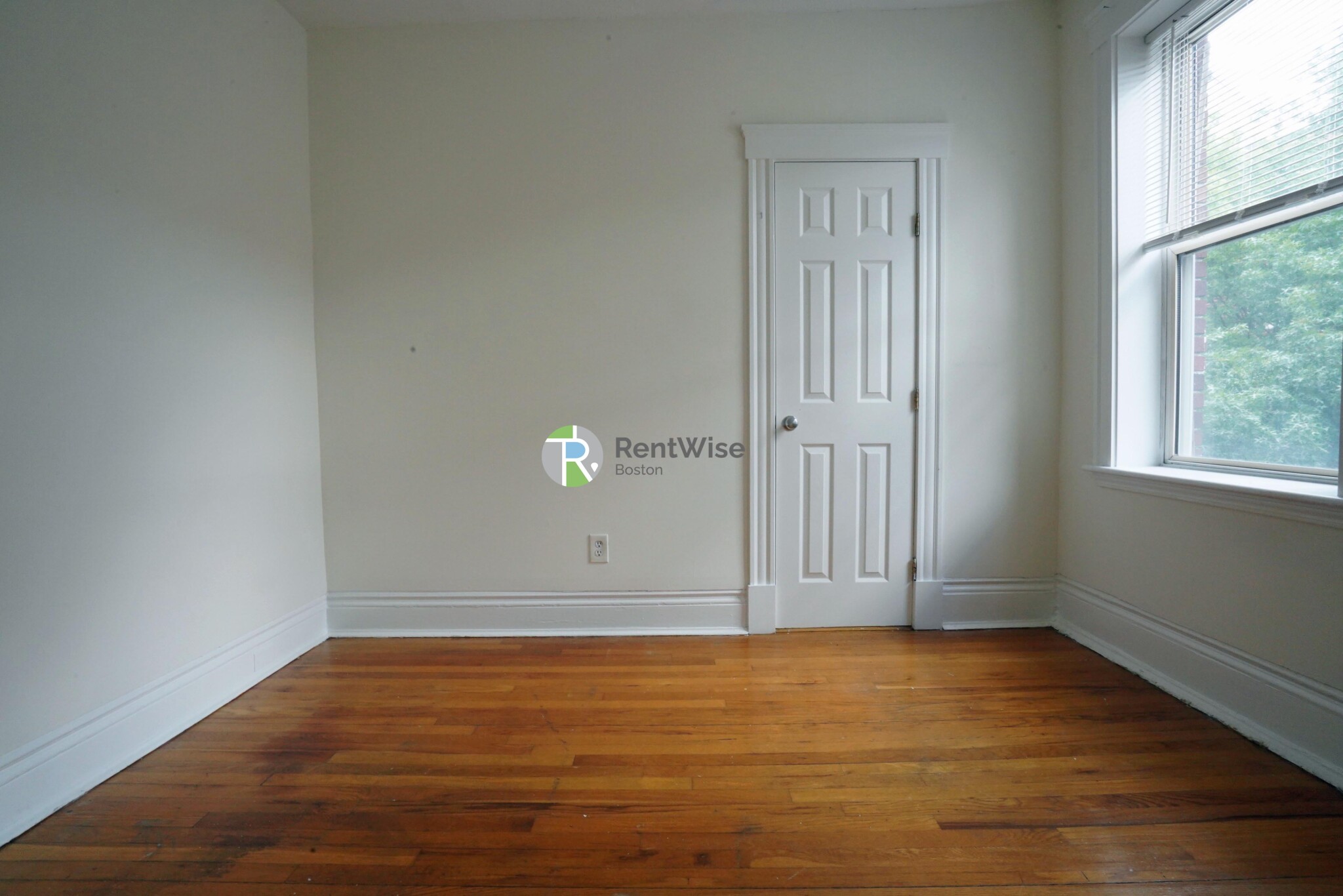 6 Camelot Ct. — Brighton