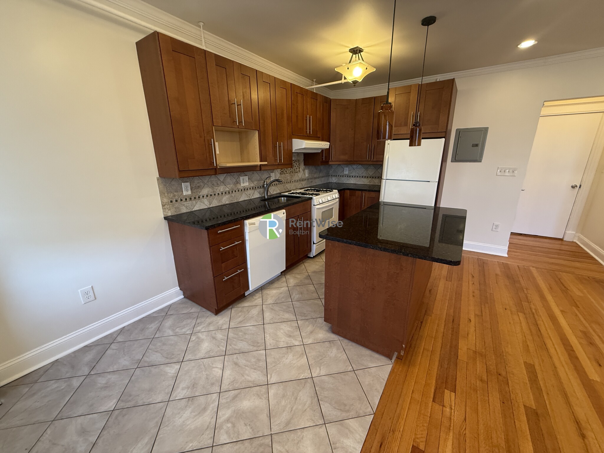 96 Washington St, Brighton