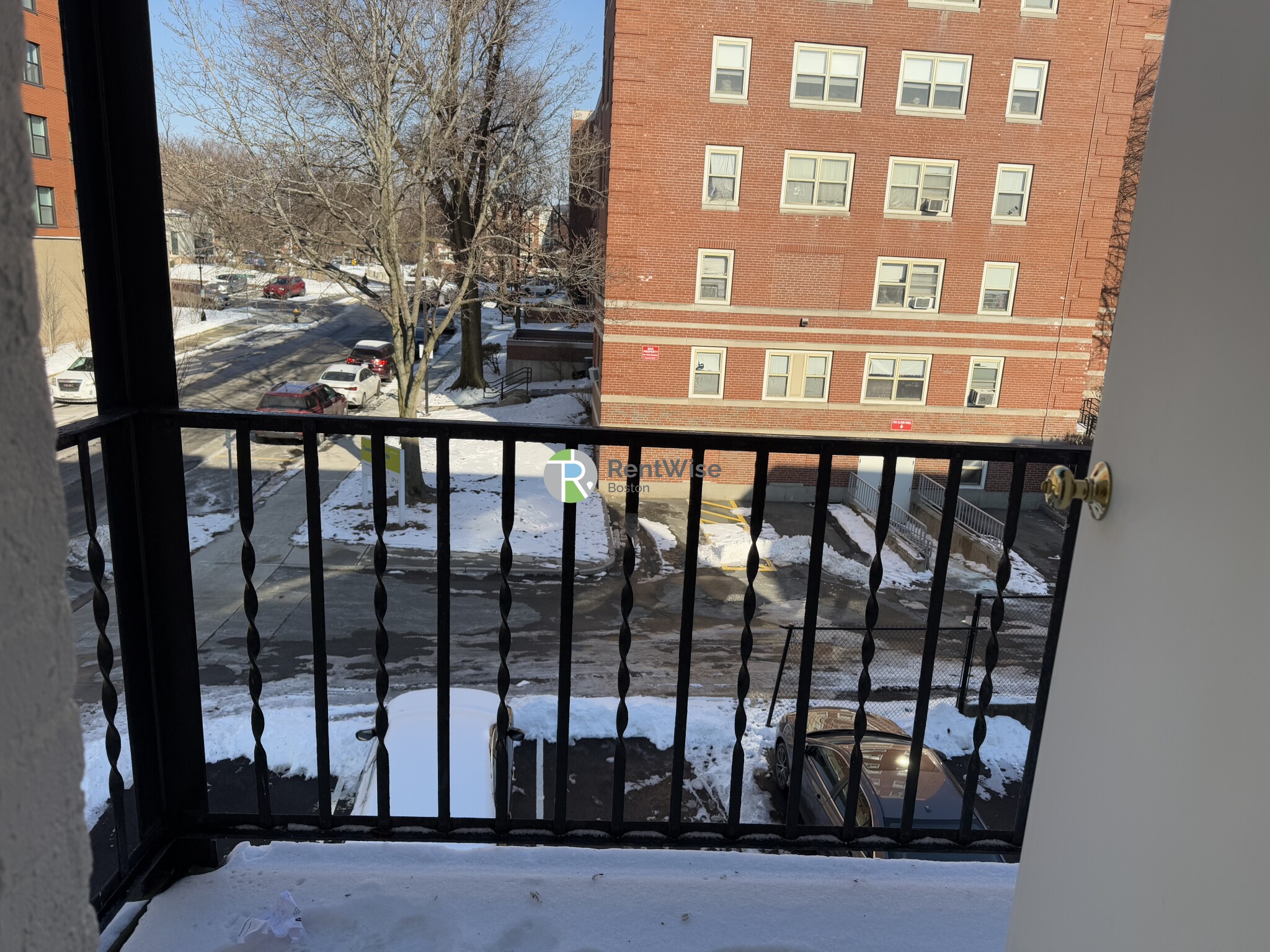 135 Washington St, Brighton