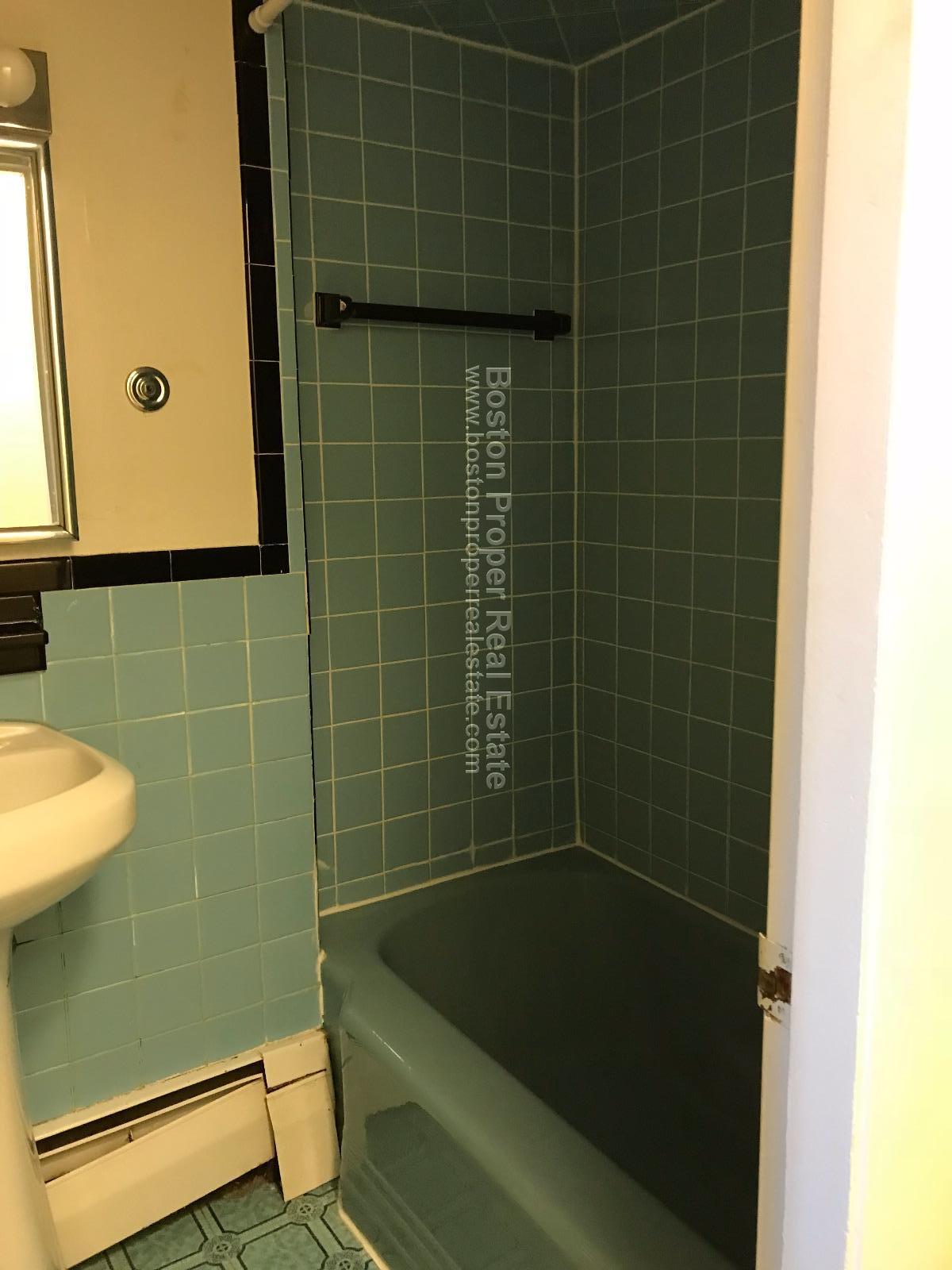 1063 Beacon St, Longwood