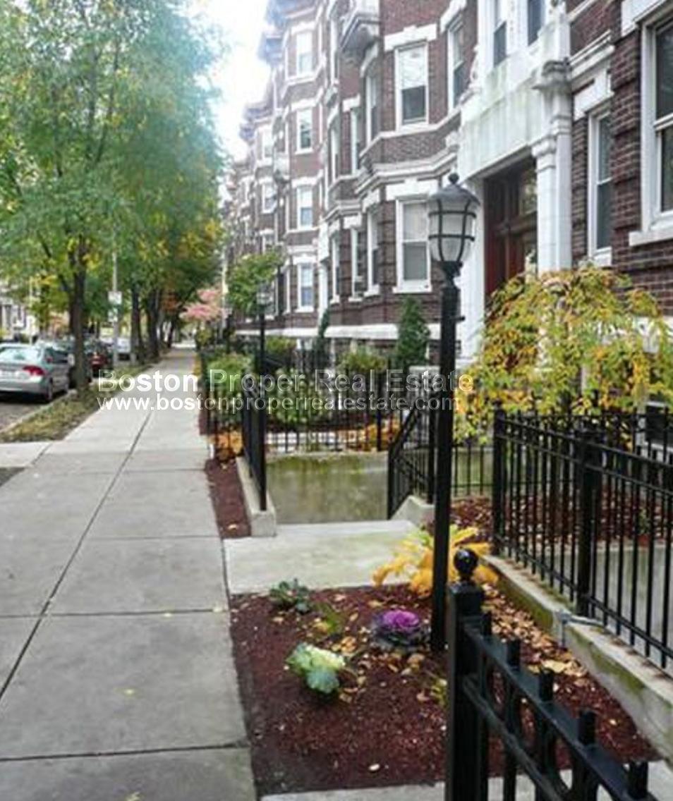 102 Queensberry St, Fenway