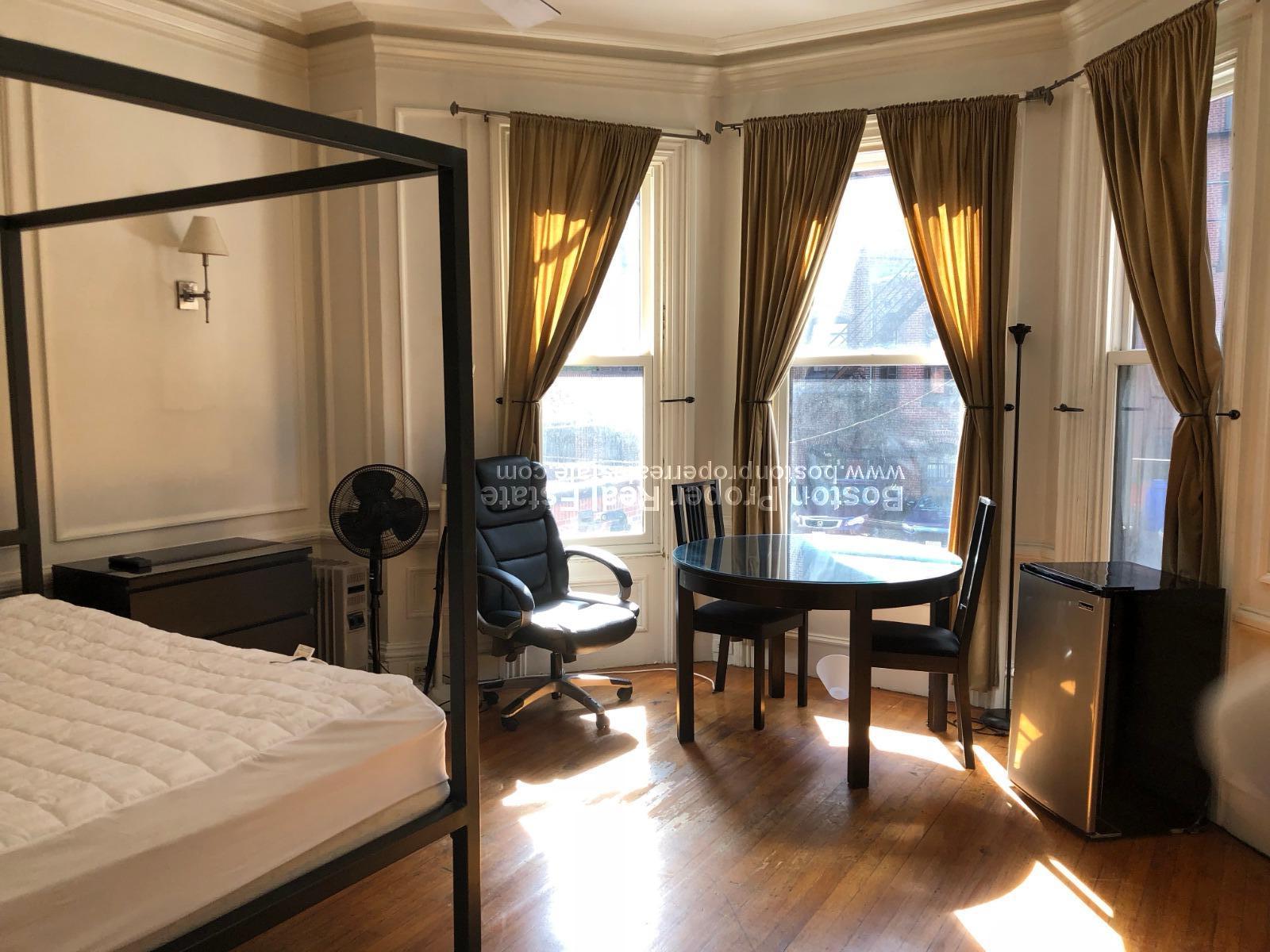 323 Beacon St, Back Bay