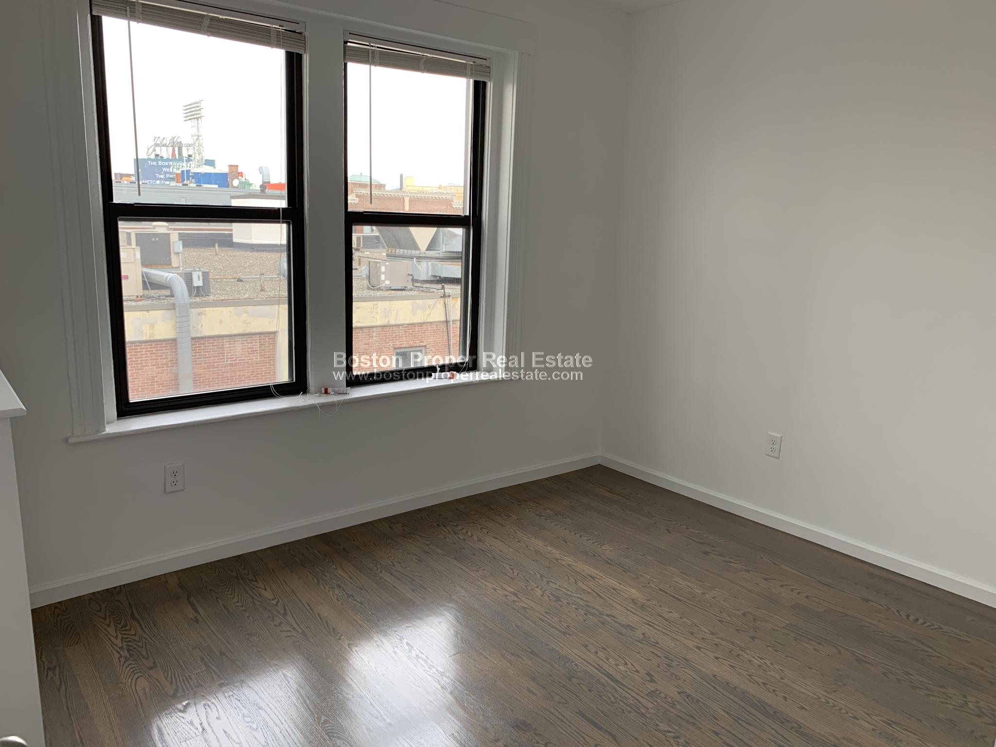 19 Peterborough St, Fenway