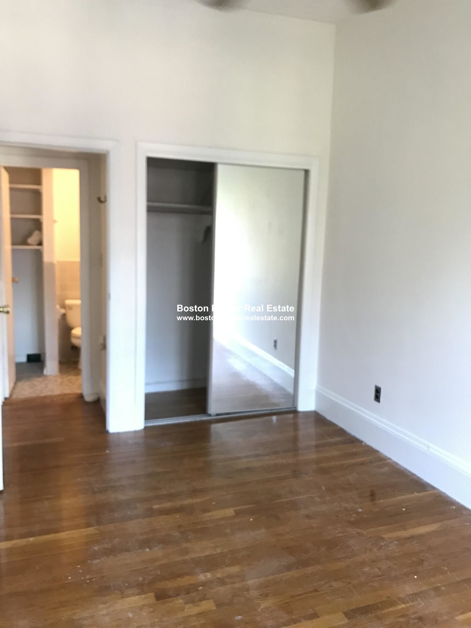 289 Newbury St, Back Bay