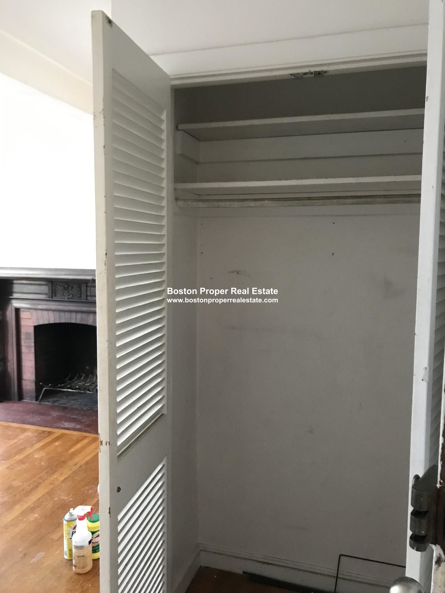 289 Newbury St, Back Bay