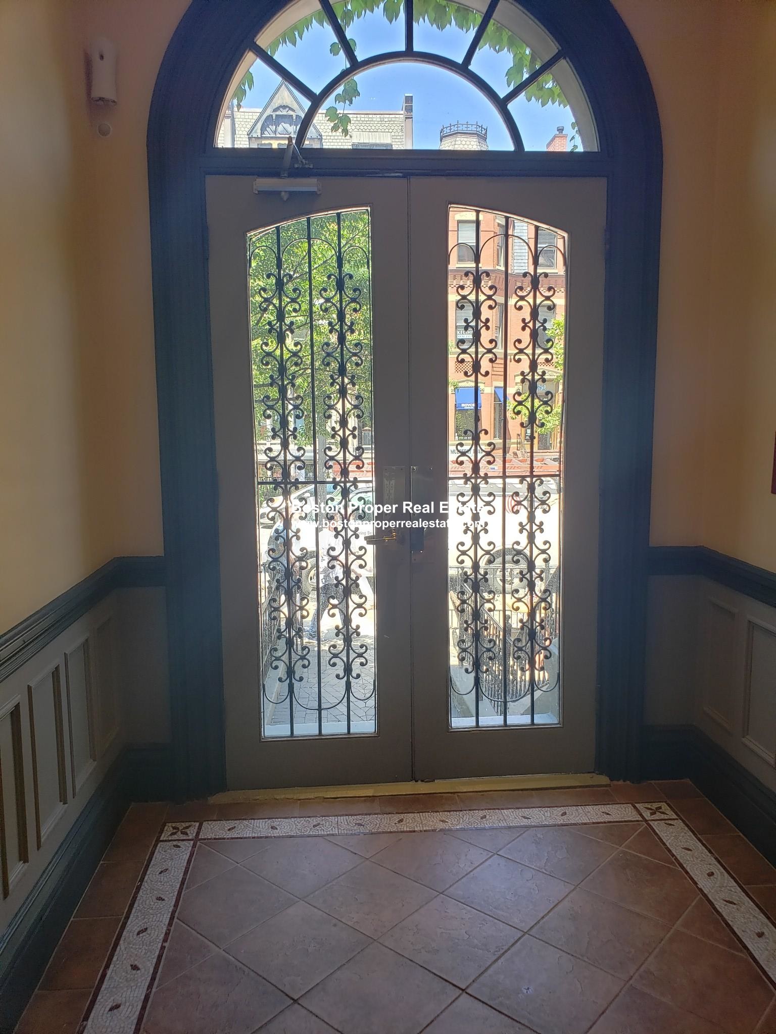 254 Newbury St, Back Bay