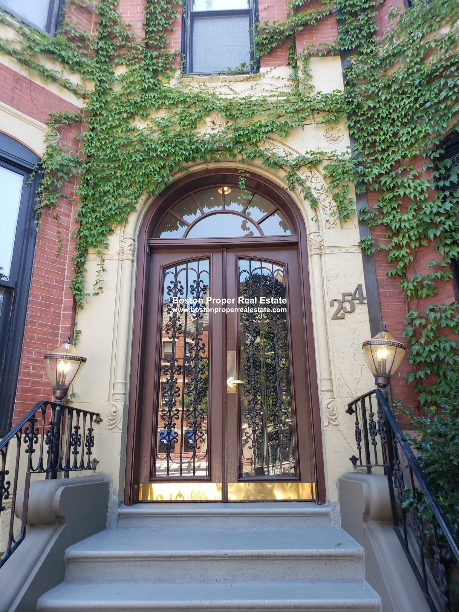 254 Newbury St, Back Bay