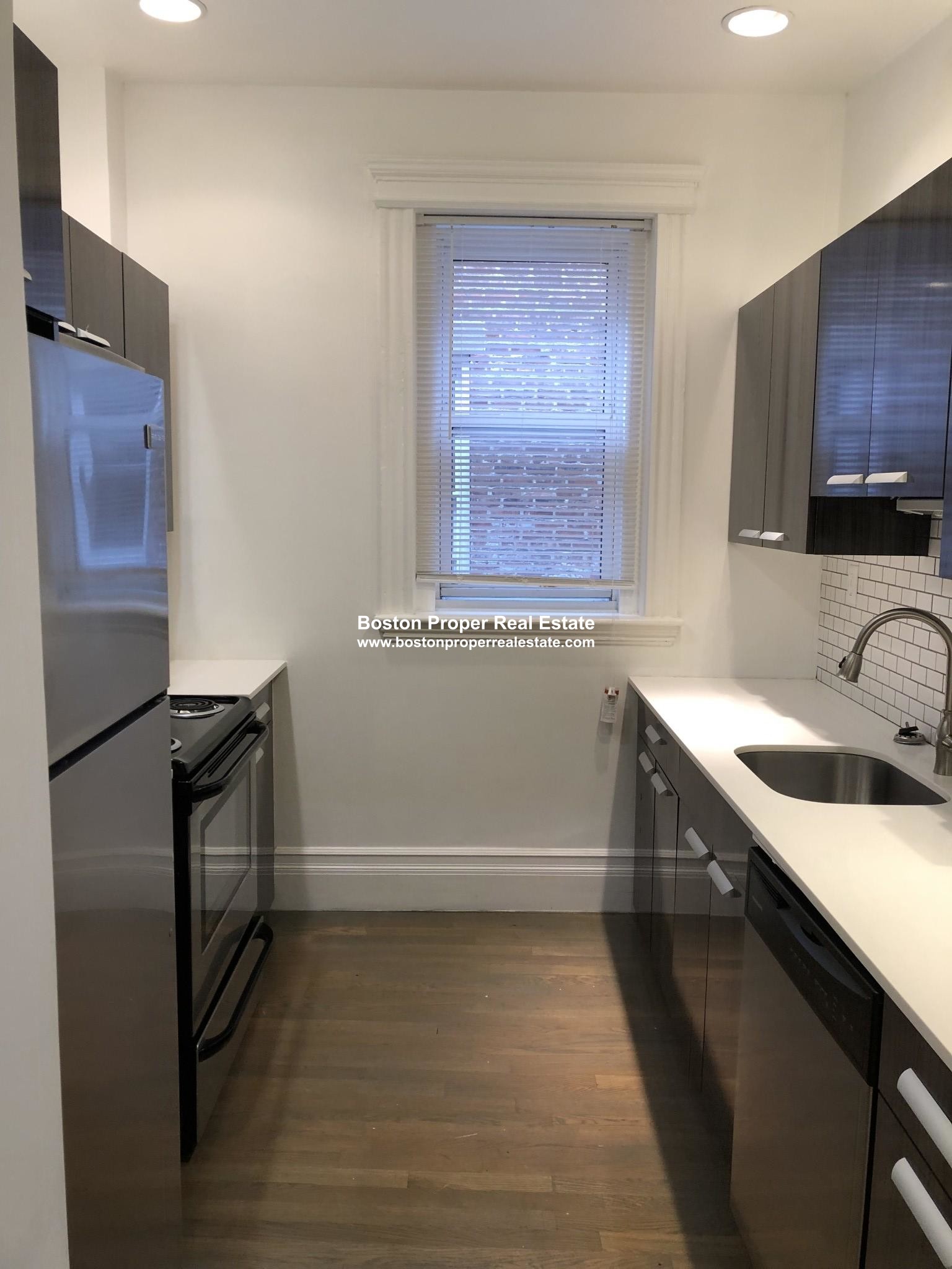 106 Queensberry St, Fenway