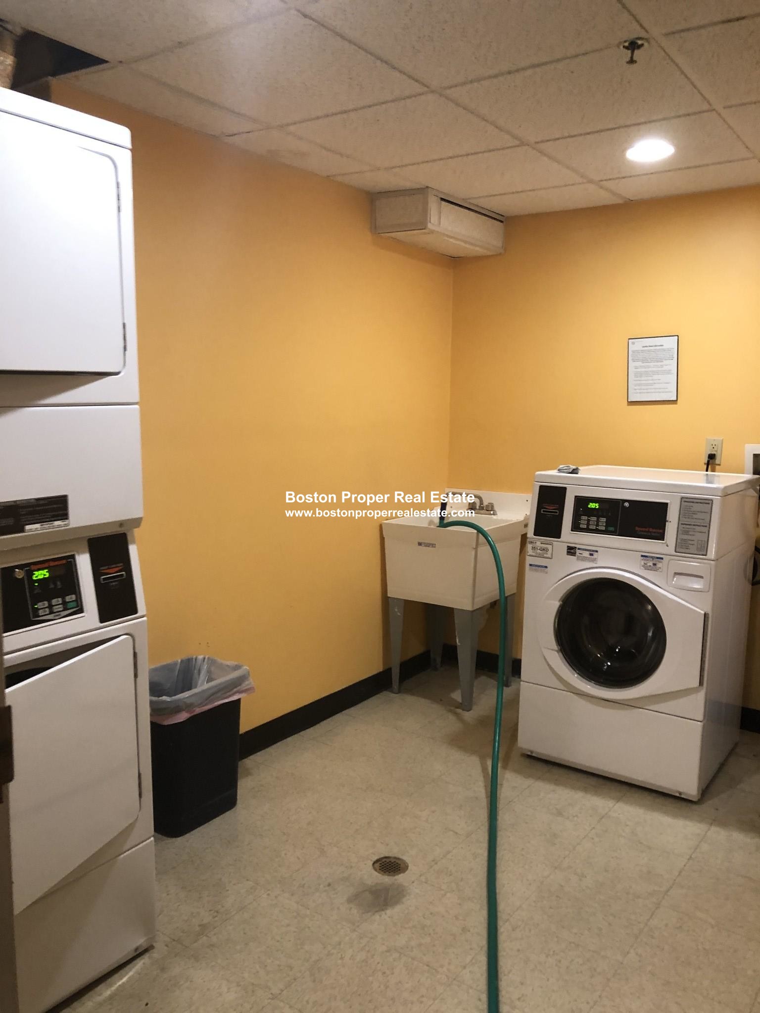 24 Queensberry St, Fenway