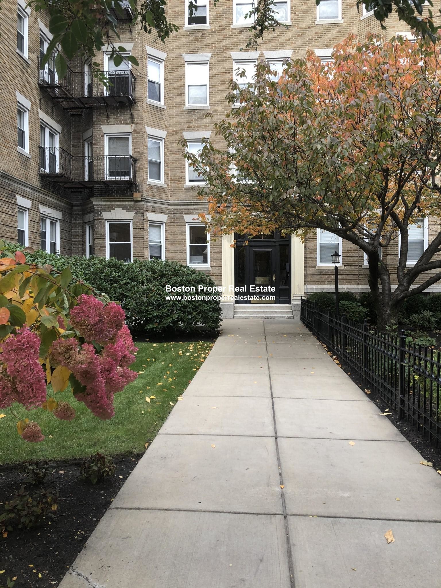 109 Queensberry St, Fenway