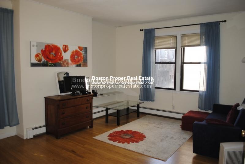 49 Gloucester St, Back Bay