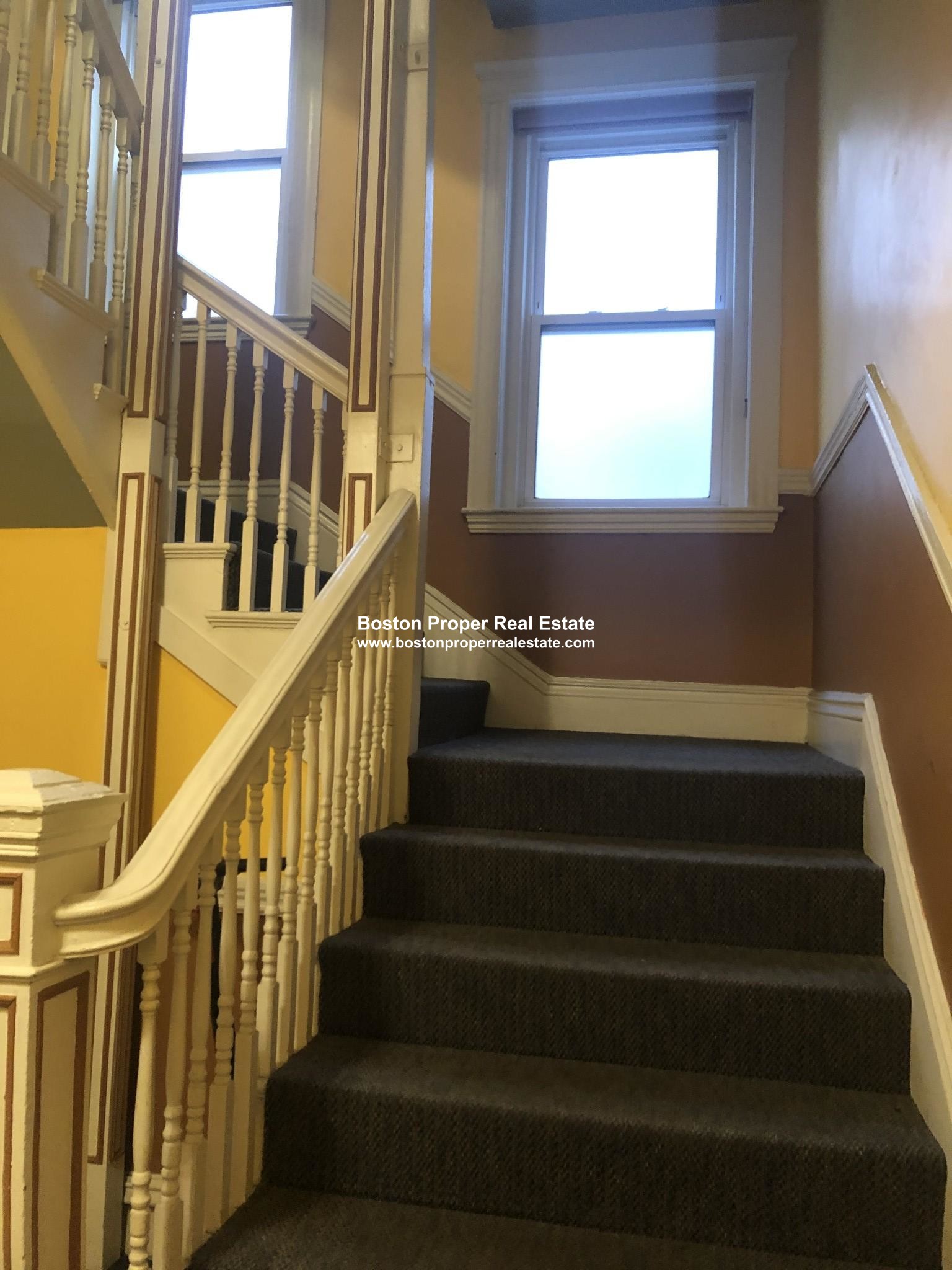 100 Queensberry St, Fenway