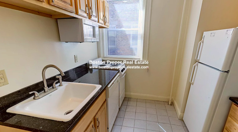 100 Queensberry St, Fenway