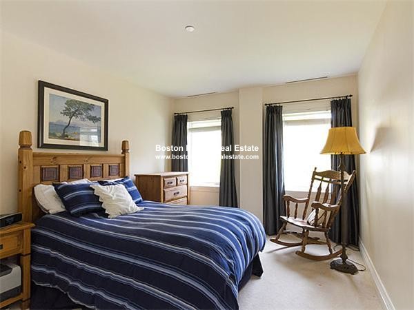 630 Hammond St, Chestnut Hill