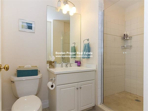 630 Hammond St, Chestnut Hill