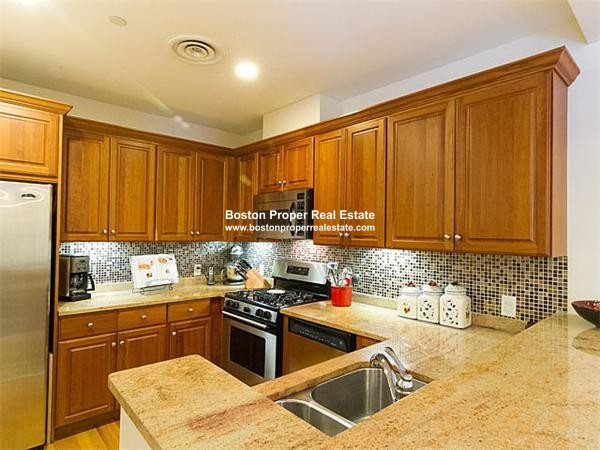 630 Hammond St, Chestnut Hill