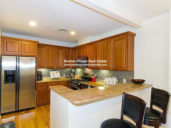 630 Hammond St, Chestnut Hill