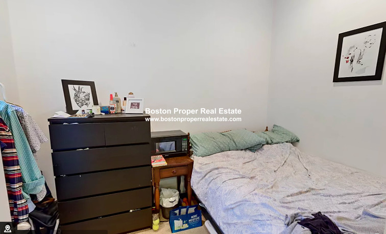 225 Newbury St, Back Bay