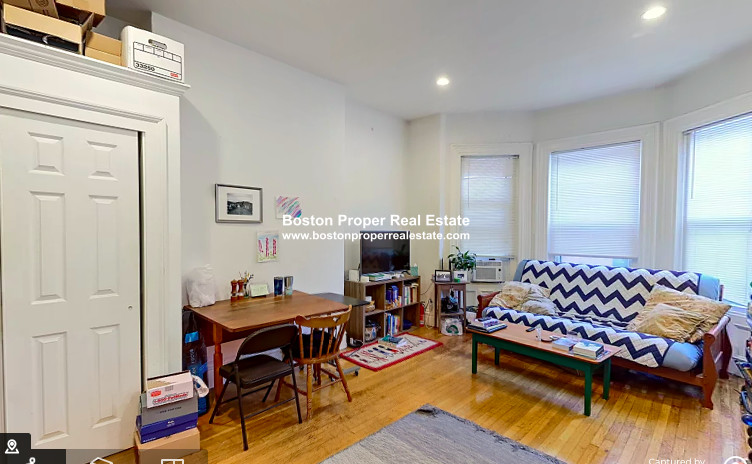 225 Newbury St, Back Bay