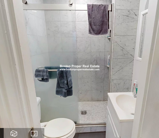 225 Newbury St, Back Bay