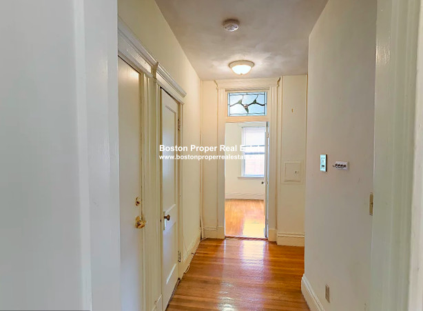 109 Queensberry St, Fenway