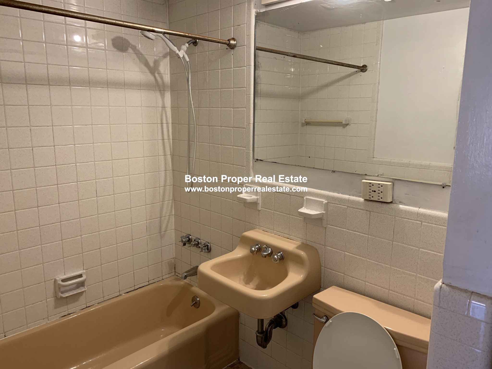 289 Newbury St, Back Bay