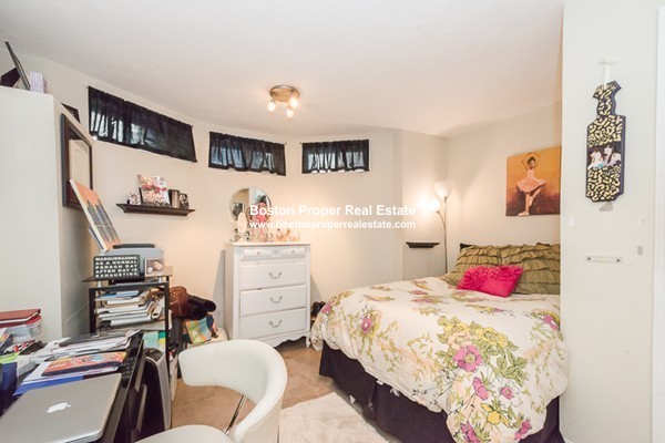 34 Edgerly Rd, Fenway