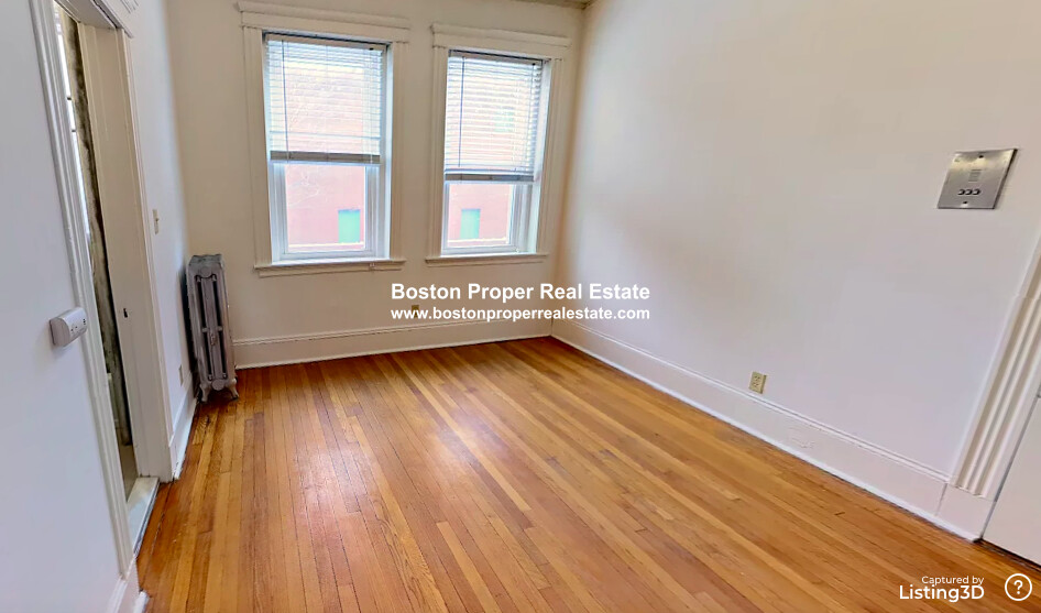 14 Palace Rd, Fenway