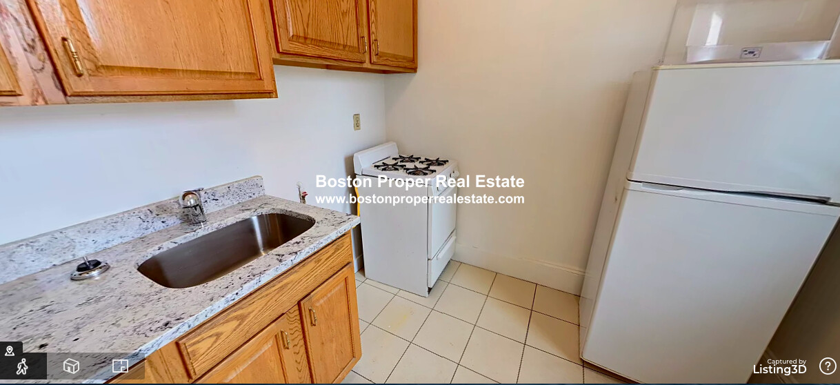 14 Palace Rd, Fenway