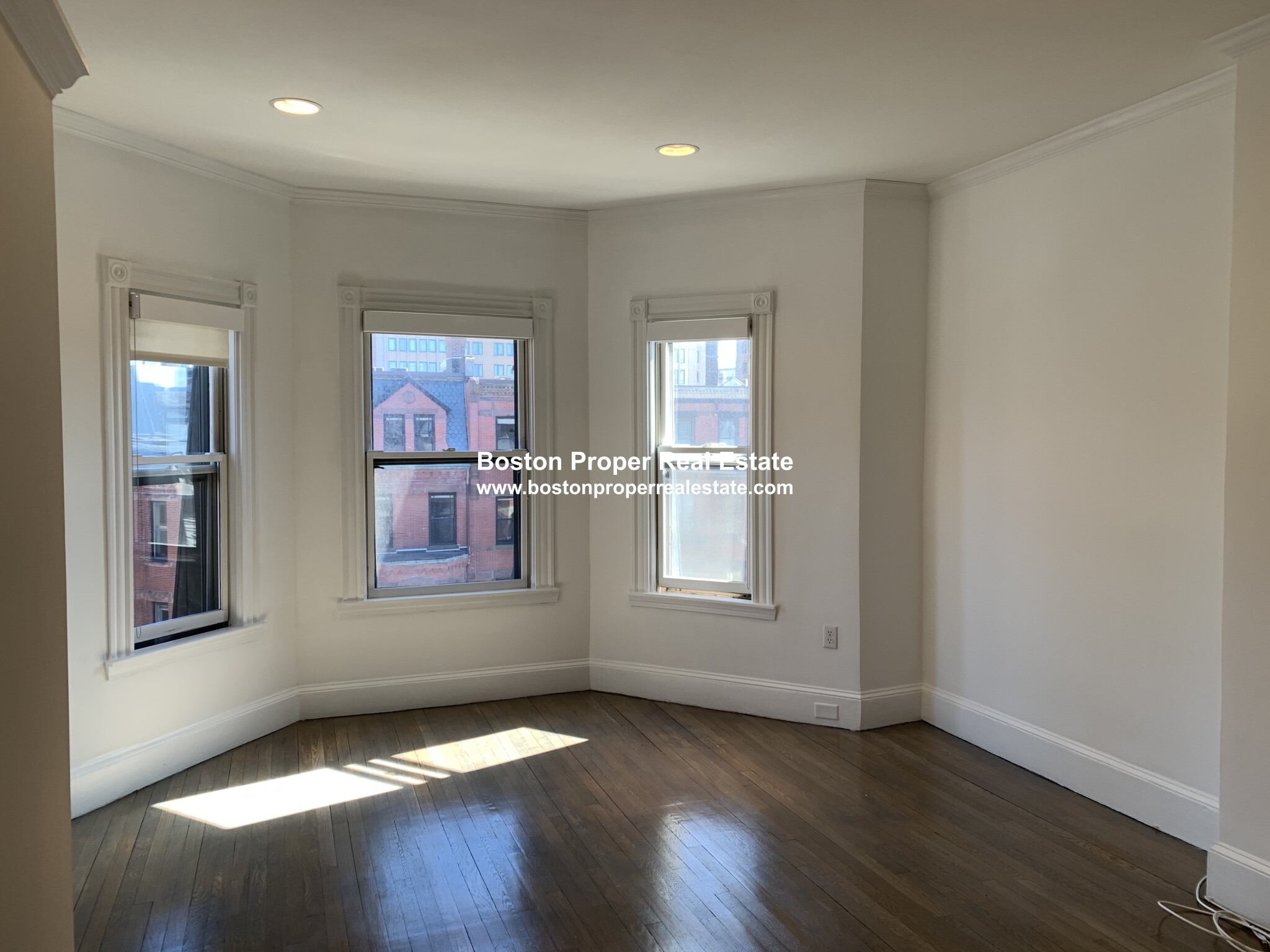 225 Newbury St, Back Bay