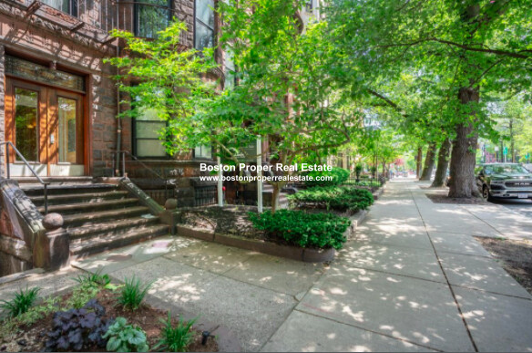 379 Commonwealth Ave, Fenway