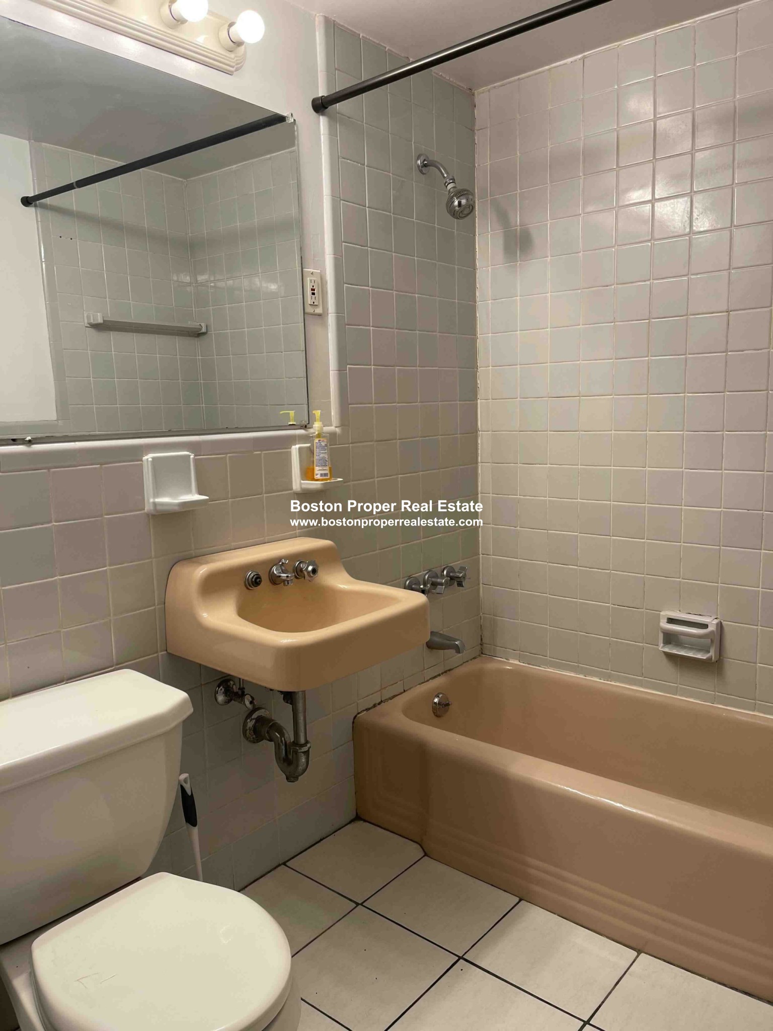 289 Newbury St, Back Bay