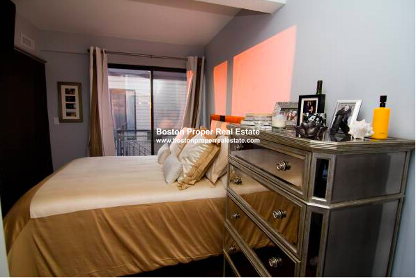 12 Stoneholm St, Fenway