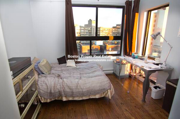 12 Stoneholm St, Fenway