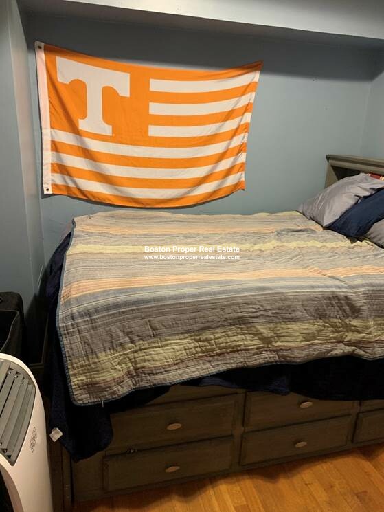 583 Beacon St, Fenway