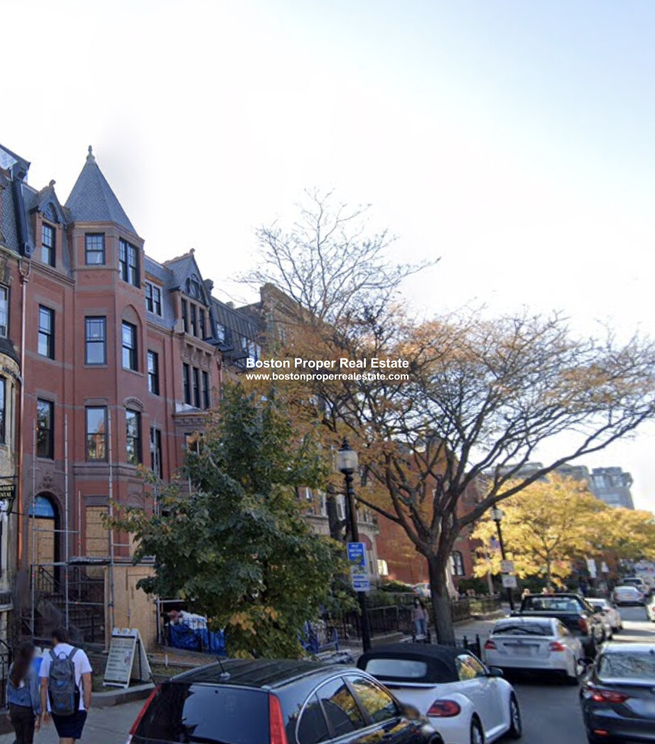 272 Newbury St, Back Bay