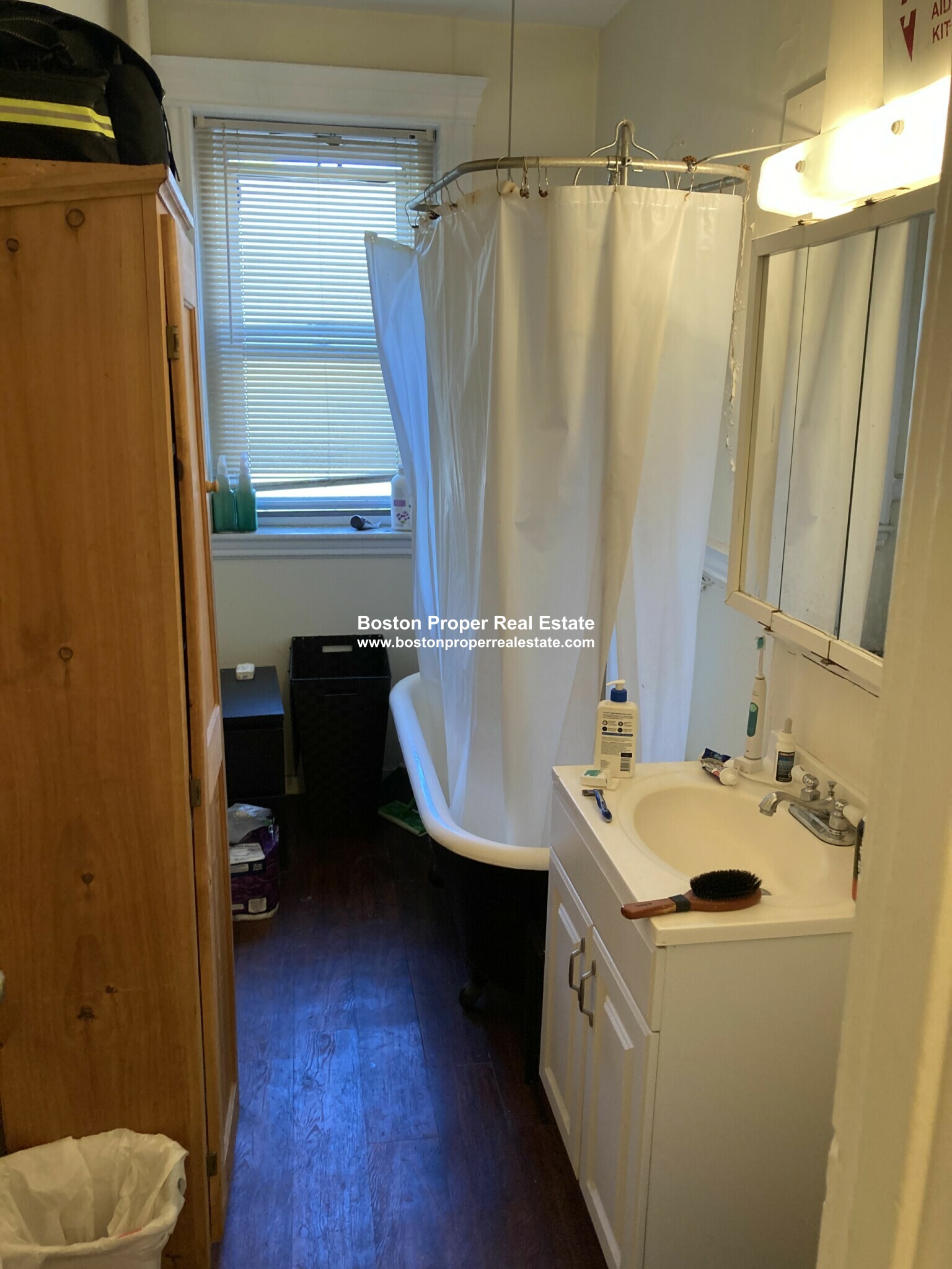 364 Riverway, Mission Hill